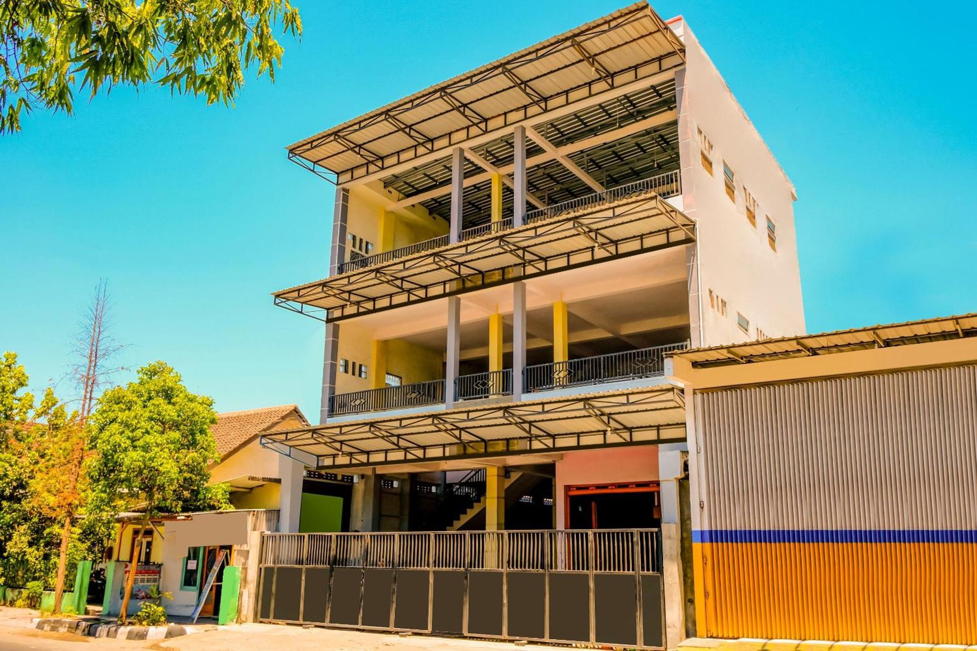 Super Oyo 1759 Family Residence Kediri  Exterior foto